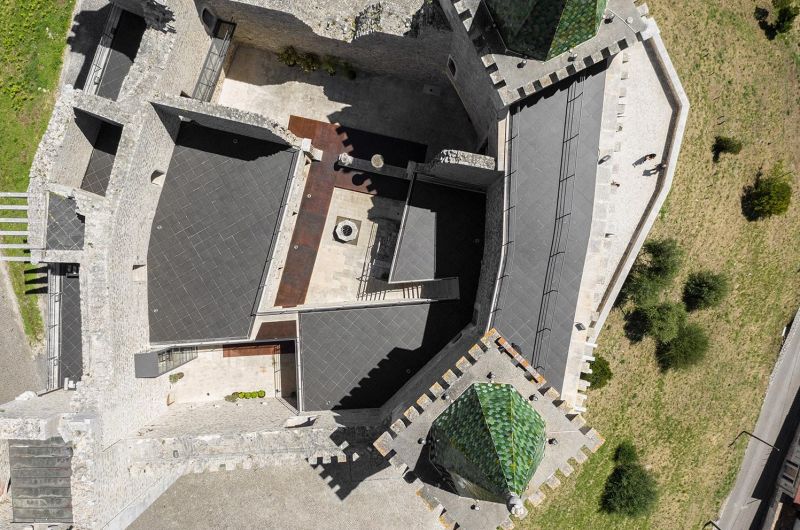 Castelo de Porto de Mós - Slabstone - Panoramica Aérea